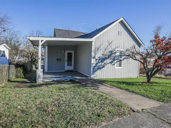 517 S 2nd St, De Soto, MO 63020