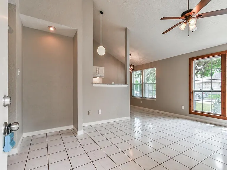 5145 Beaverhollow Dr — Photo 4