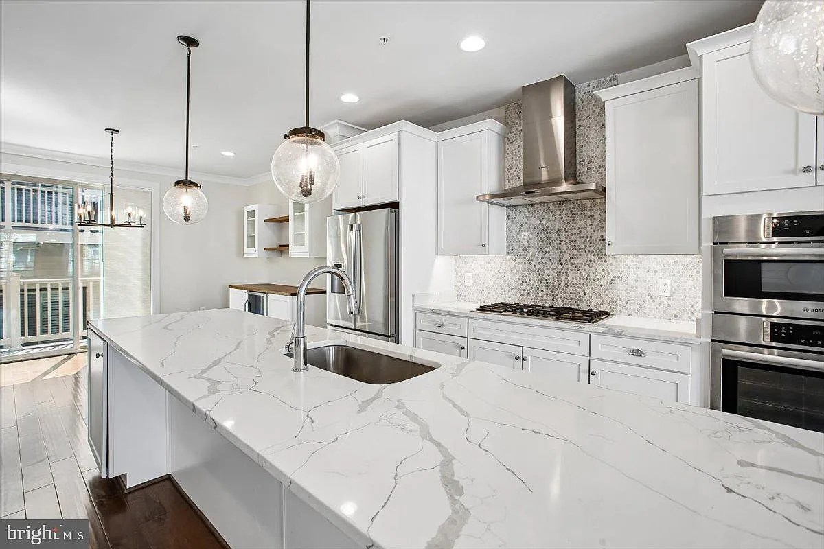 4 bed, 5.0 bath, 2896 sqft, $4,500 — Photo 3