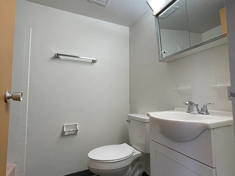 1340 King Ave — Photo 31