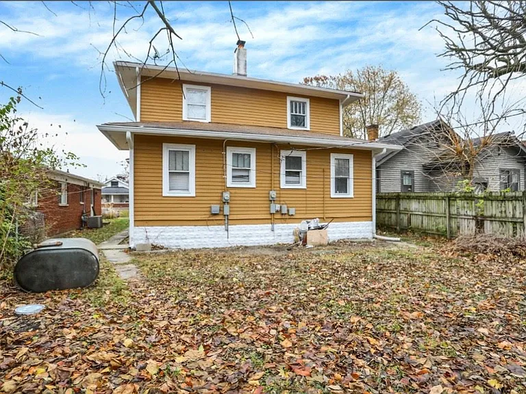810 N Euclid Ave — Photo 2
