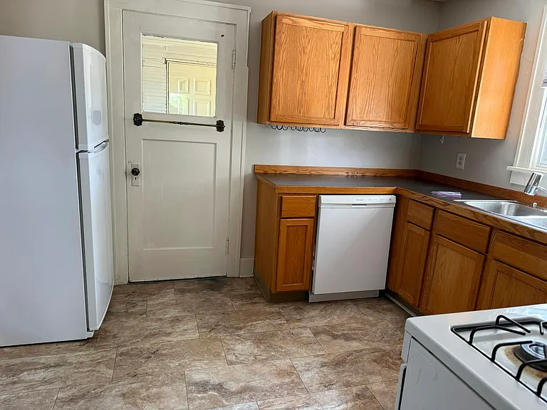 518 Crowell St — Photo 1