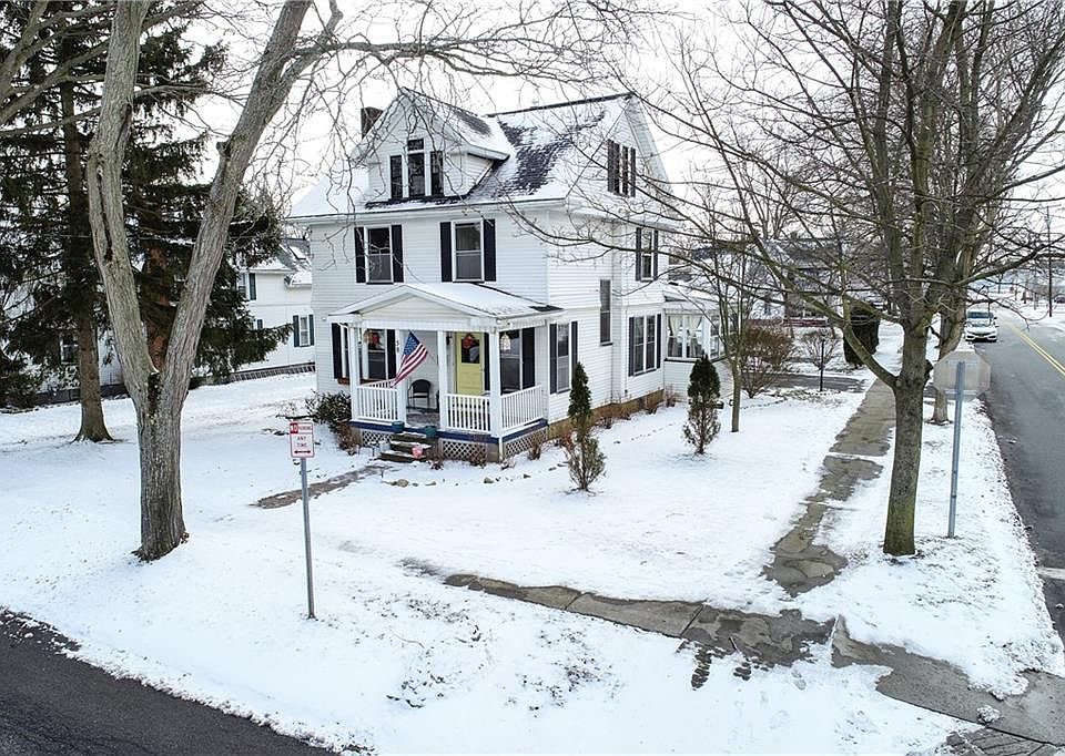 1st image of 58 Monroe St