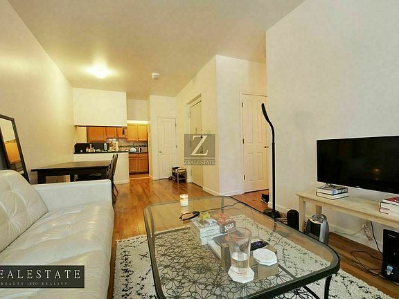 4th image of 421 Park Pl APT 2