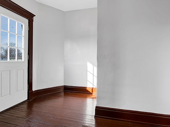 4th image of 1704 Seneca St Unit 2