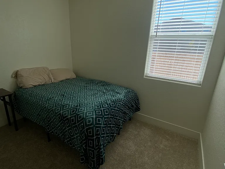 704 Stephanie Dr — Photo 3