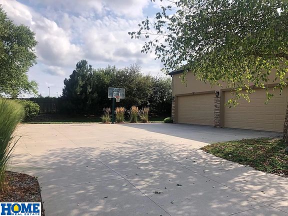 3rd image of 6949 Kings Ct