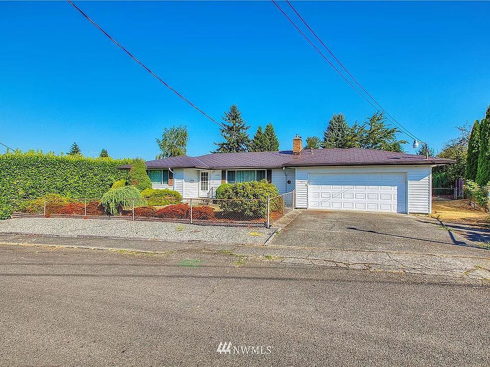 1st image of 2920 NE 8th Pl