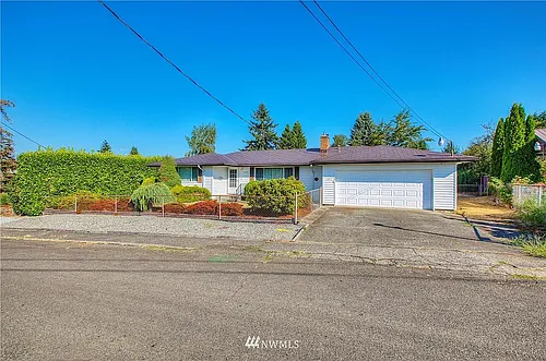 2920 NE 8th Pl Photo 1