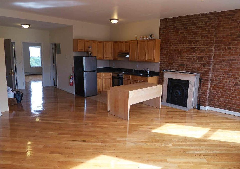 1st image of 97 Clinton Ave APT 3