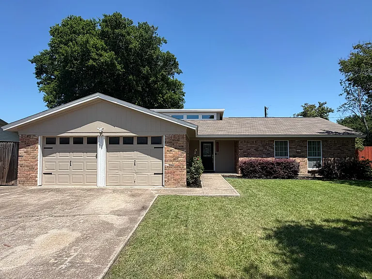 5608 Jamaica Cir — Photo 2