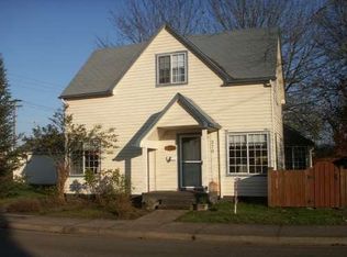 270 N 2nd St, Harrisburg, OR 97446