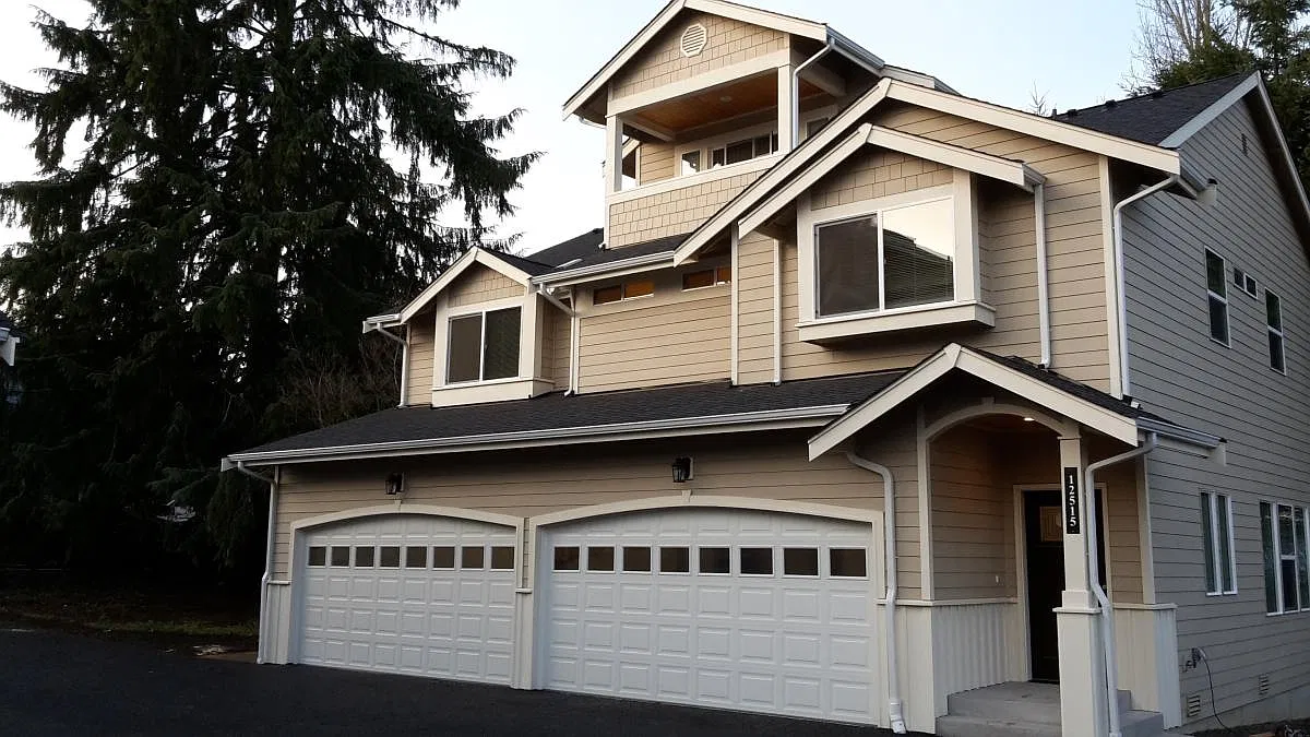 19th Avenue NE, Seattle — Photo 1