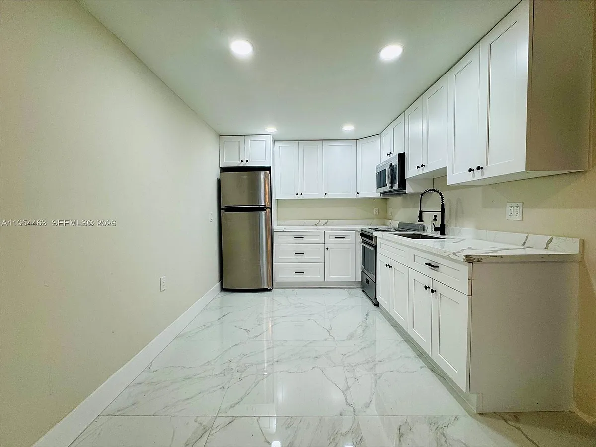 Building Photo - 7943 NW 6th Ave #2