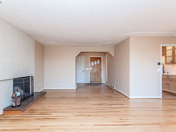 3rd image of 6805 NE Multnomah St