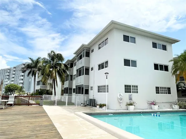462 Golden Isles Dr APT 210, Hallandale, FL 33009