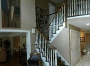 568 Rivershire Pl, Lincolnshire, IL 60069