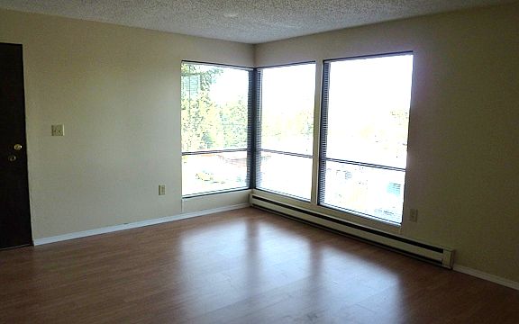3rd image of 313 S Yantic Ave