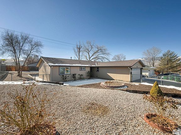 3rd image of 3209 Douglas Dr