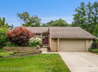 56879 Saint James Dr, Shelby Township, MI 48316