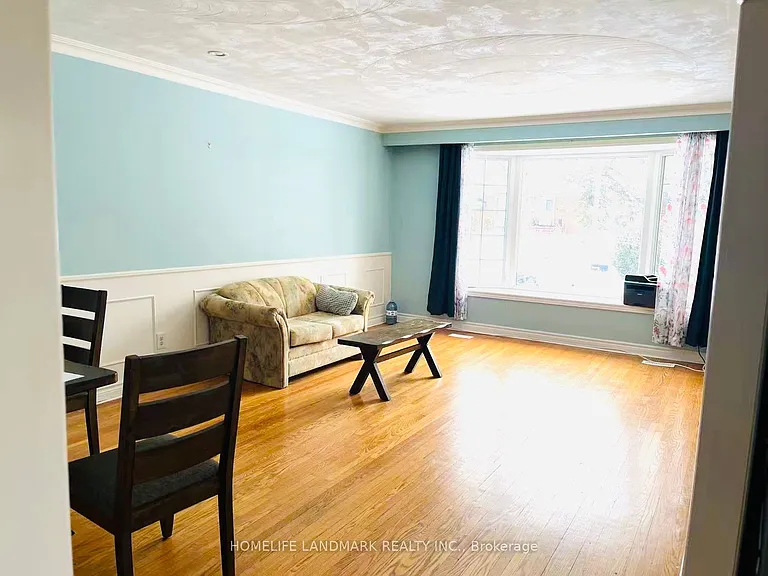 3498 Orion Cres — Photo 2