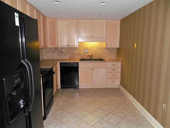 4th image of 835 Thistledown Dr APT 4