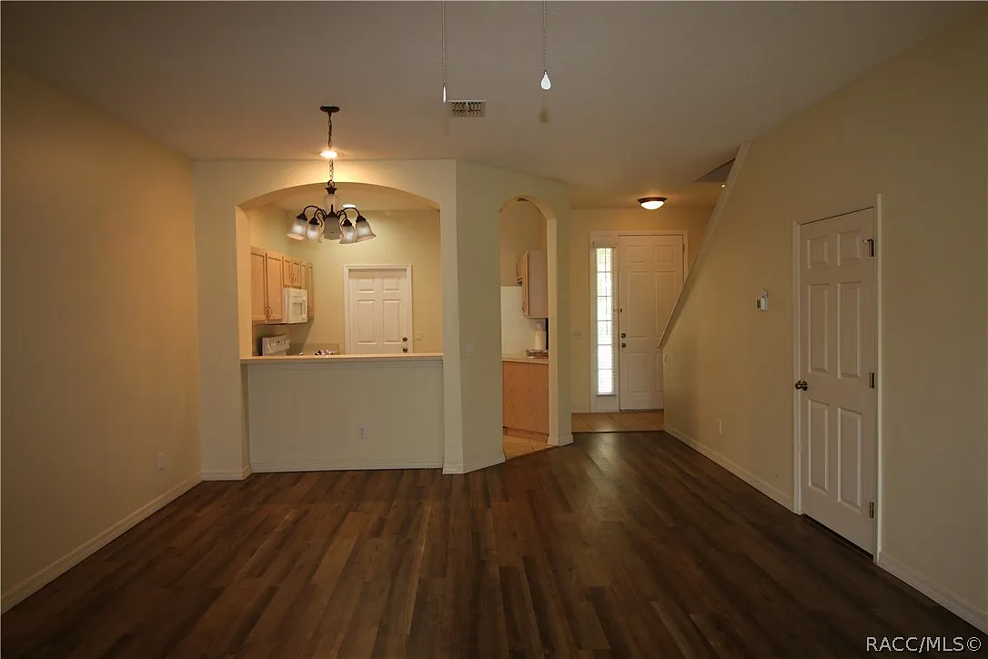 2 bed, 2.5 bath, 1341 sqft, $1,600 — Photo 1