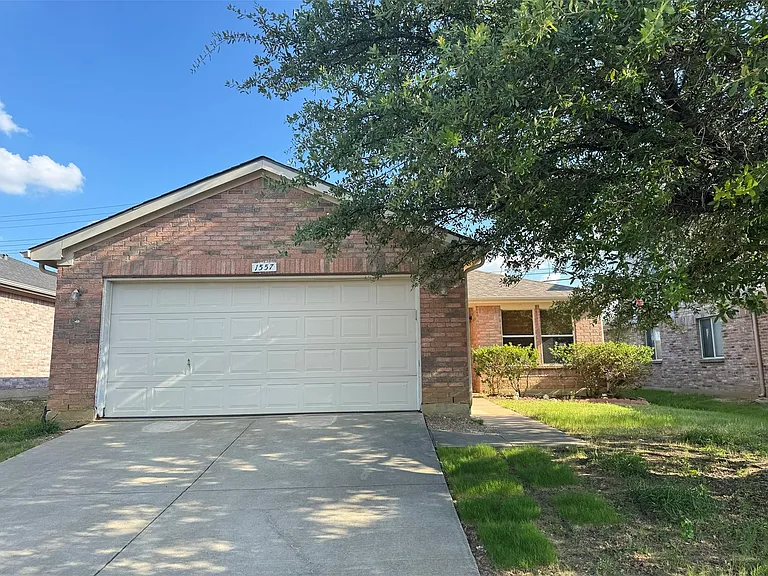 1557 Chivalry Ln — Photo 12
