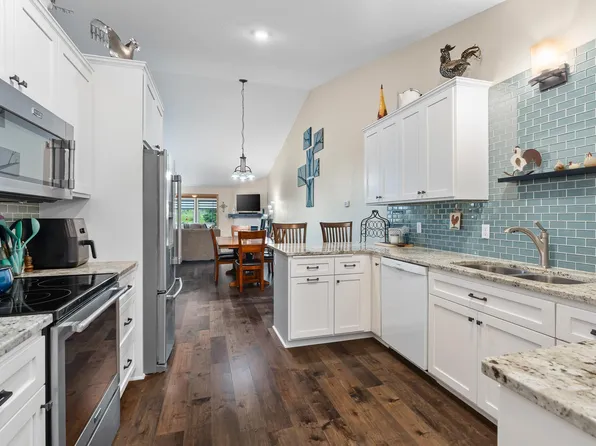 6546 Brook Ln, Savage, MN 55378