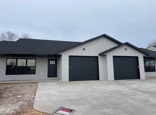 1665 Elkay Ln #1665, Green Bay, WI 54302