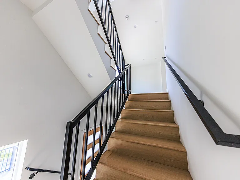 2847 S. Victoria Ave — Photo 24