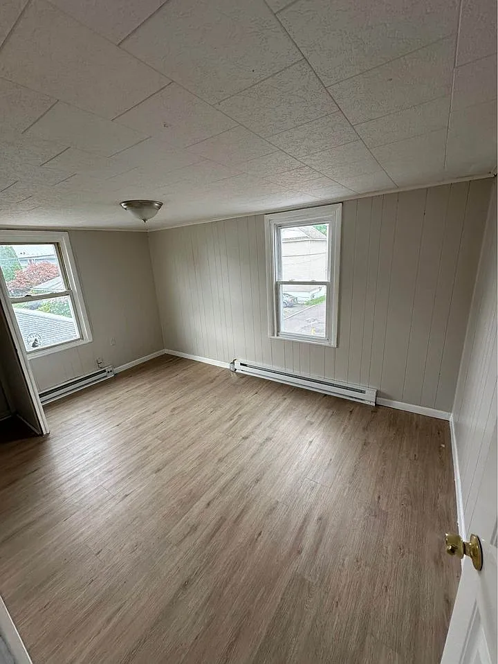 2 bed, 1000 sqft, $1,175 — Photo 2