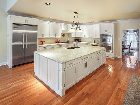 4th image of 7408 Amberwood Dr