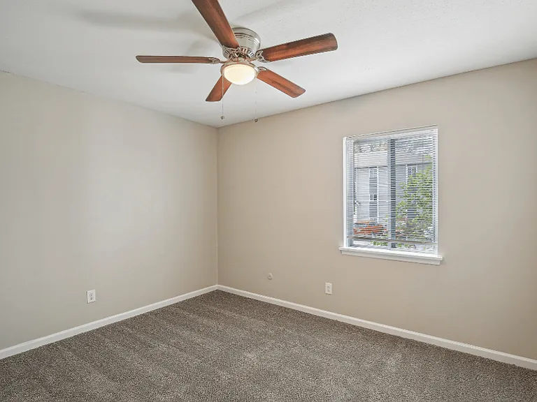 6823 N Broadway St — Photo 10