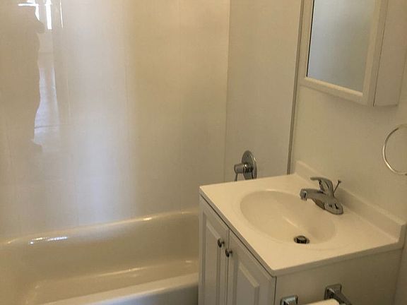 5th image of 1101 Francisco St #205