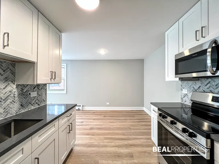 452 W Oakdale — Photo 41