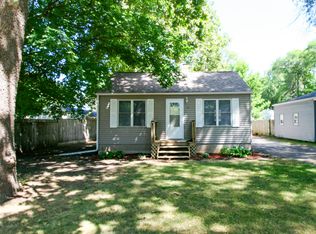 220 Shoreland Rd, Machesney Park, IL 61115