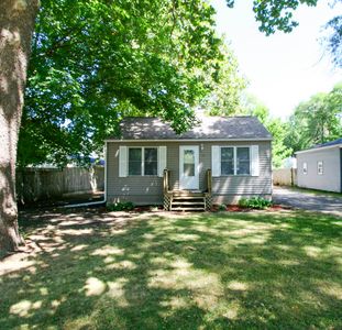 220 Shoreland Rd, Machesney Park, IL, 61115