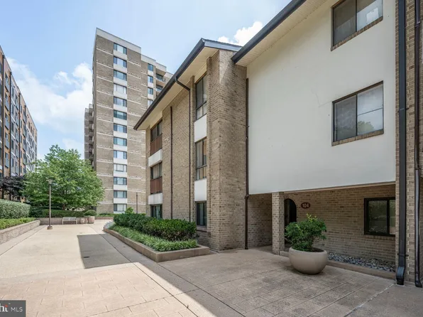 104 Monroe St APT 201, Rockville, MD 20850