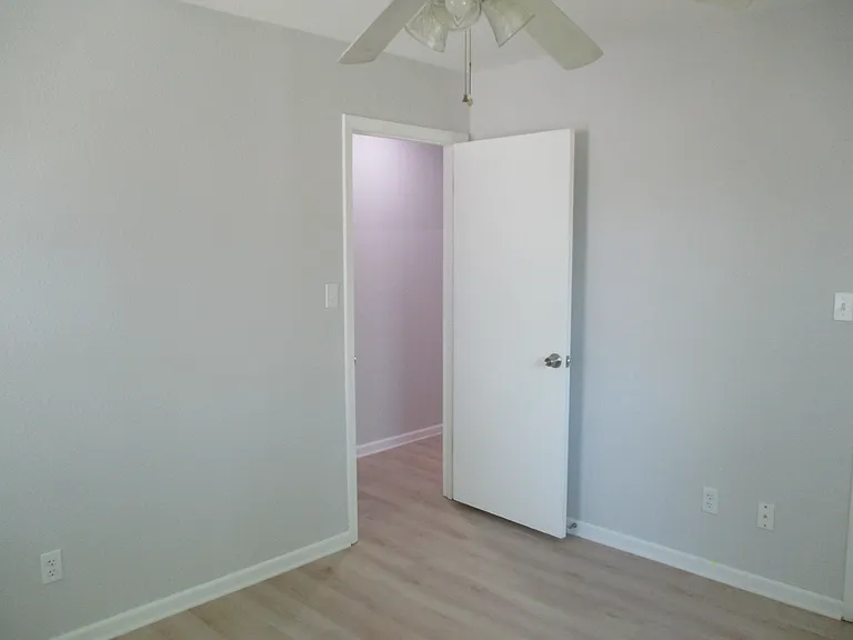 1906 Castle Gate Cir — Photo 12
