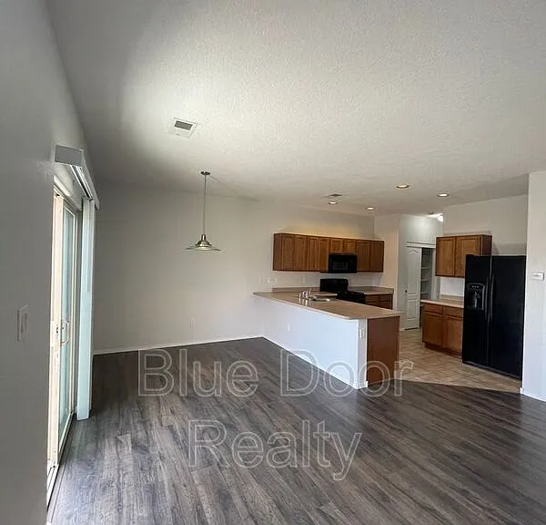 1813 Cortina Loop SE — Photo 4