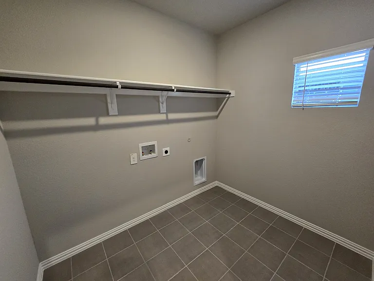 2223 Cliff Springs Dr — Photo 20