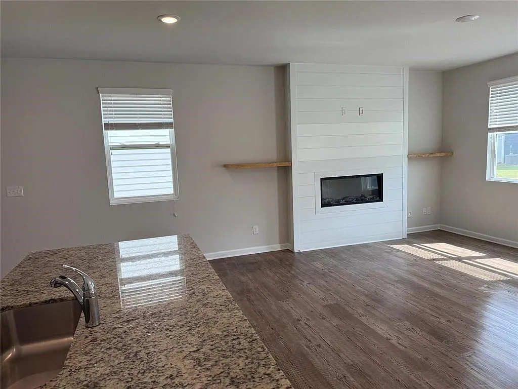 3 bed, 2.5 bath, 1912 sqft, $2,200 — Photo 4