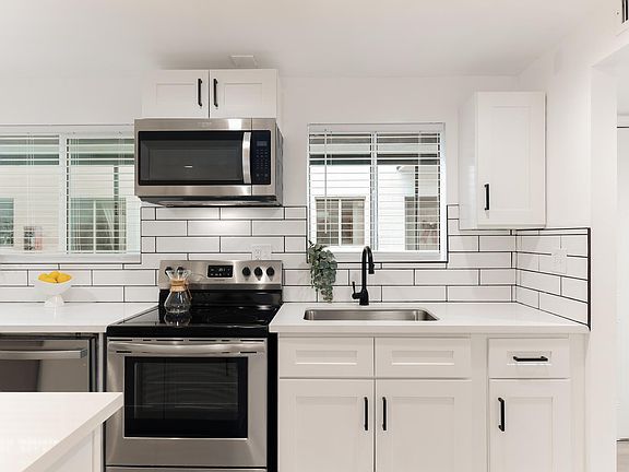 5th image of 801 E 10th St APT 18