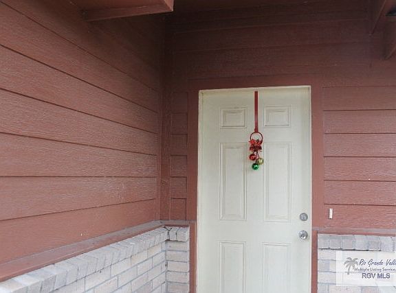 4th image of 909 E Jefferson St