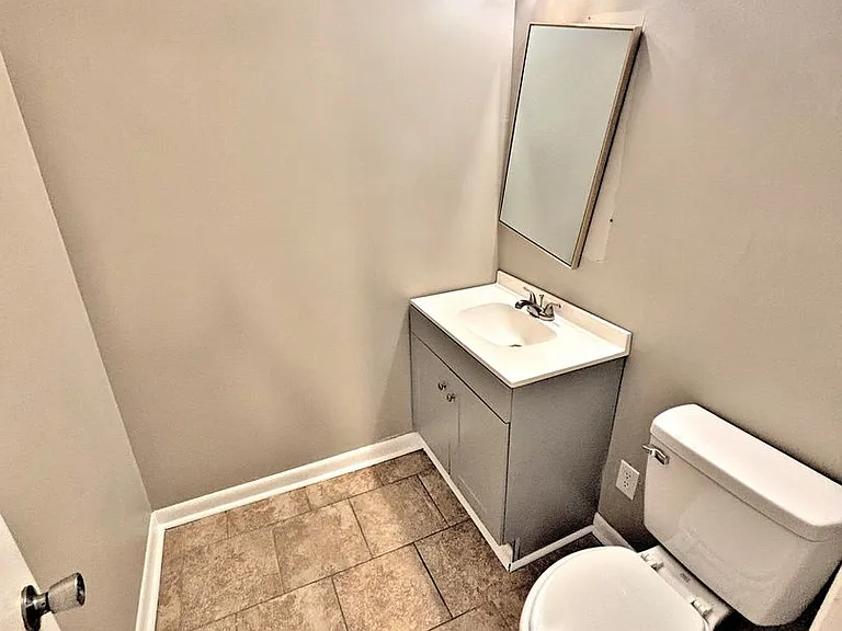 209 Cloverleaf Dr — Photo 8