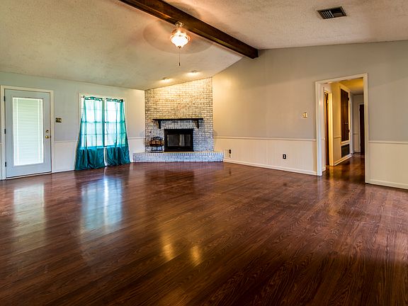 4th image of 104 Irish Bend Dr