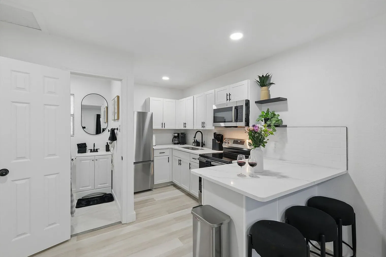 2 bed, 1.0 bath, 495 sqft, $1,478 — Photo 3