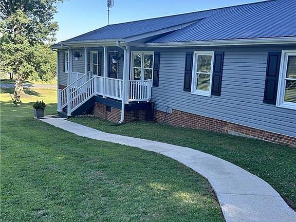 2nd image of 2474 Woodridge Dr