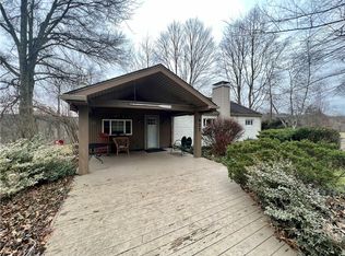 427 Chapel Dr, Ellwood City, PA 16117
